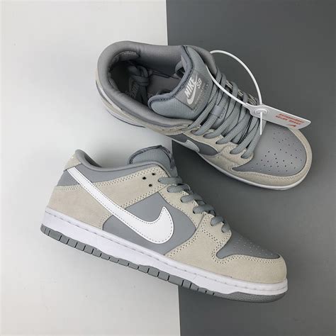 white wolf grey low dunks